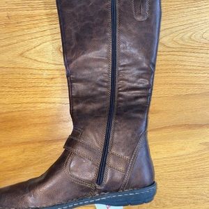 Woman’s boots size 9.5